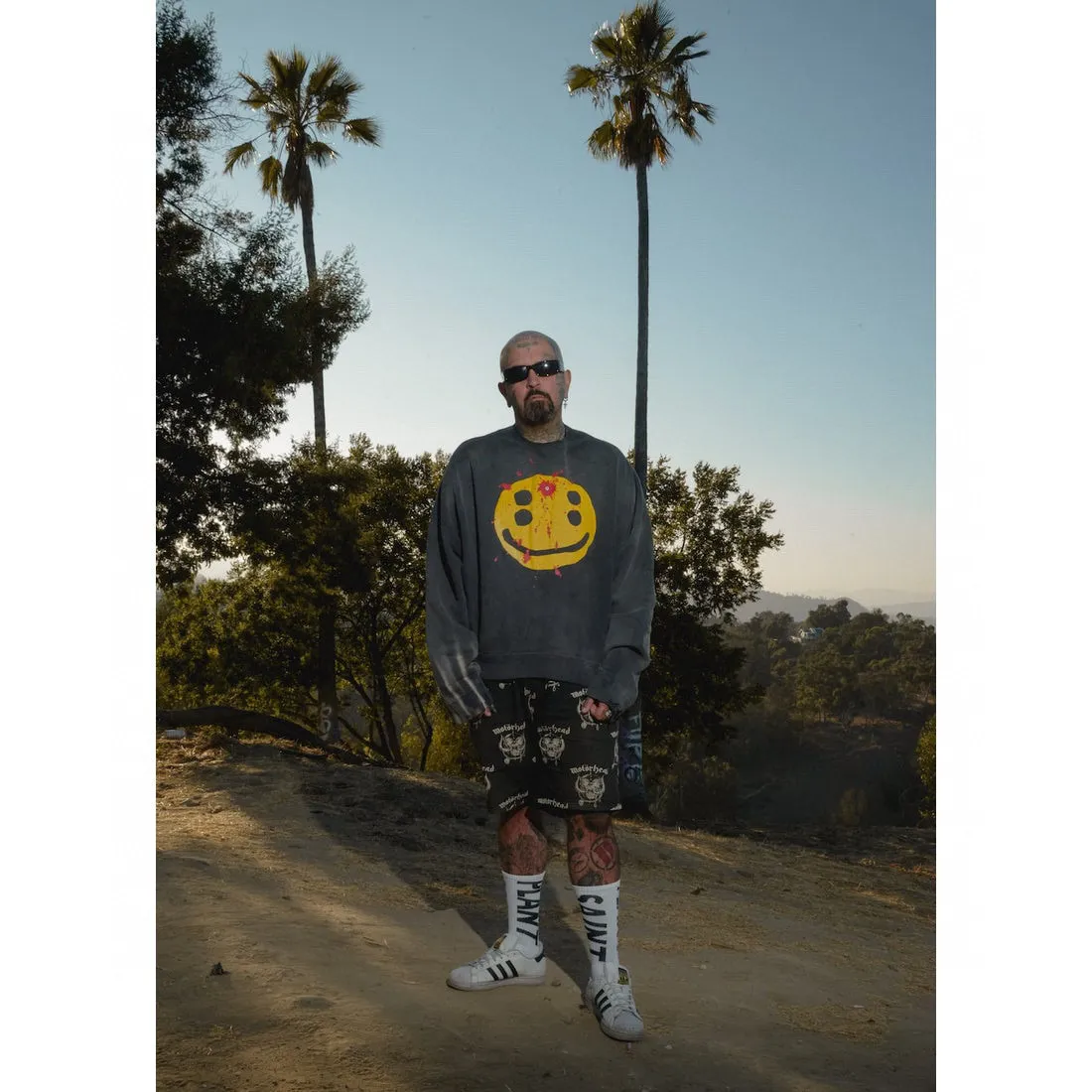 SAINT Mxxxxxx x CACTUS PLANT FLEA MARKET SMILE SWEATER SHIRT CPFM co-branded sweatshirt with smiley face, washed black S-XL, ready-to-wear Assute dyeing, heavy fermentation washing, multi-position spray fading, ultra-complex manual polishing/destruction treatment/special shearing treatment, special striped cuffs/multi-position shearing/pure handmade graffiti and dirty The only correct co-branded main wheat label/wash water label/little angel anti-counterfeiting label in the entire network